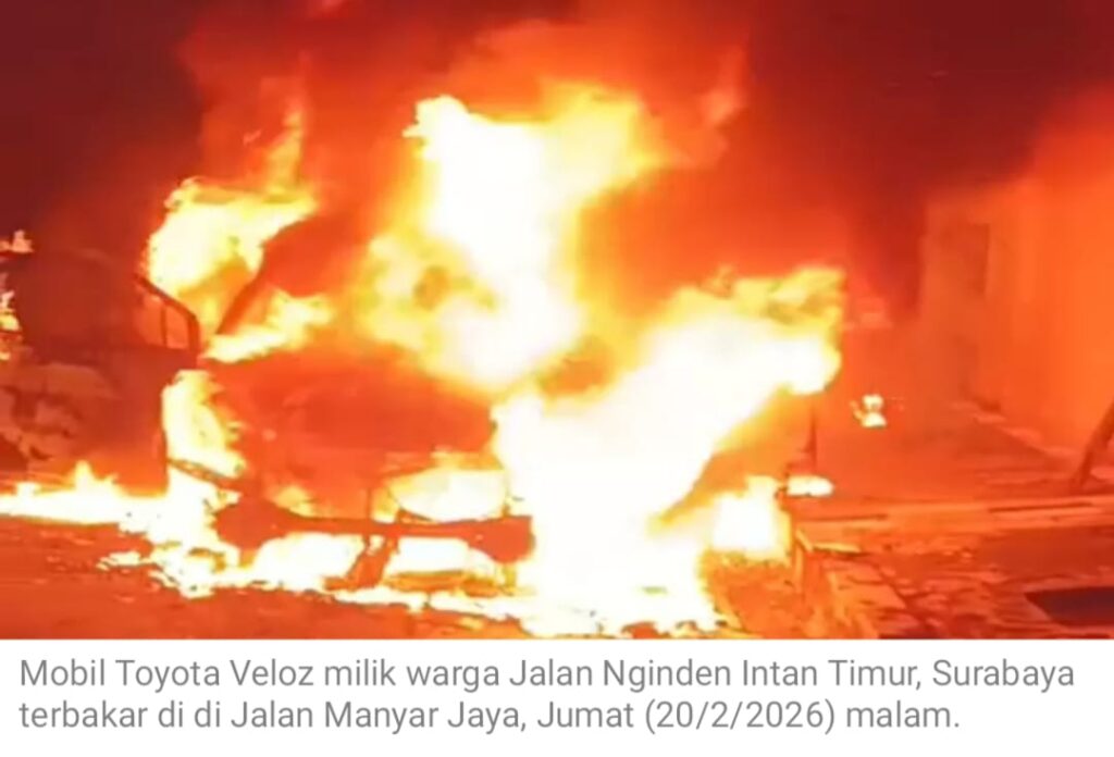 Mobil Toyota Veloz Ludes Terbakar di Surabaya, Diduga Korsleting Jadi Penyebab