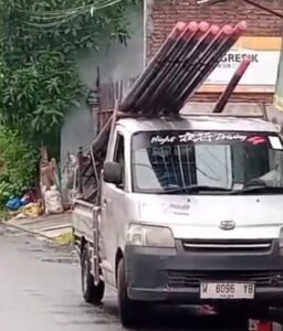 Tajuk Redaksi: Tiang Tanpa Izin dan Lemahnya Pengawasan – Siapa Bermain di Balik Proyek Ini?