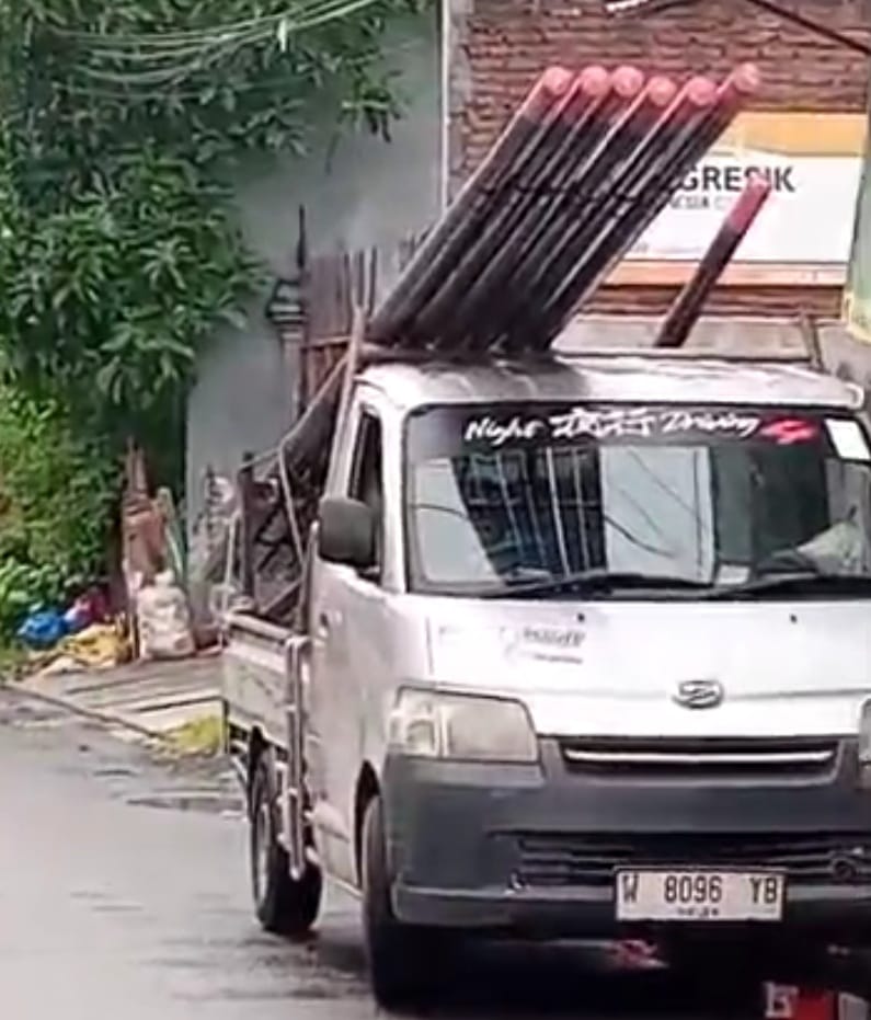 Tajuk Redaksi: Tiang Tanpa Izin dan Lemahnya Pengawasan – Siapa Bermain di Balik Proyek Ini?