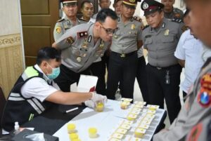 Polres Gresik Gelar Tes Urine Mendadak, Puluhan Personel Dinyatakan Negatif Narkoba