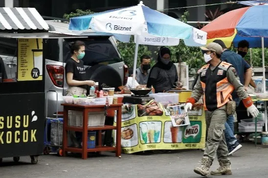Satpol PP DKI Tata Pedagang Takjil Trotoar Selama Ramadan 2026