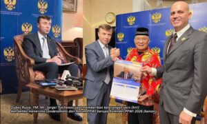 Semakin Mesra, PPWI dan Kedubes Rusia Bertukar Cenderamata
