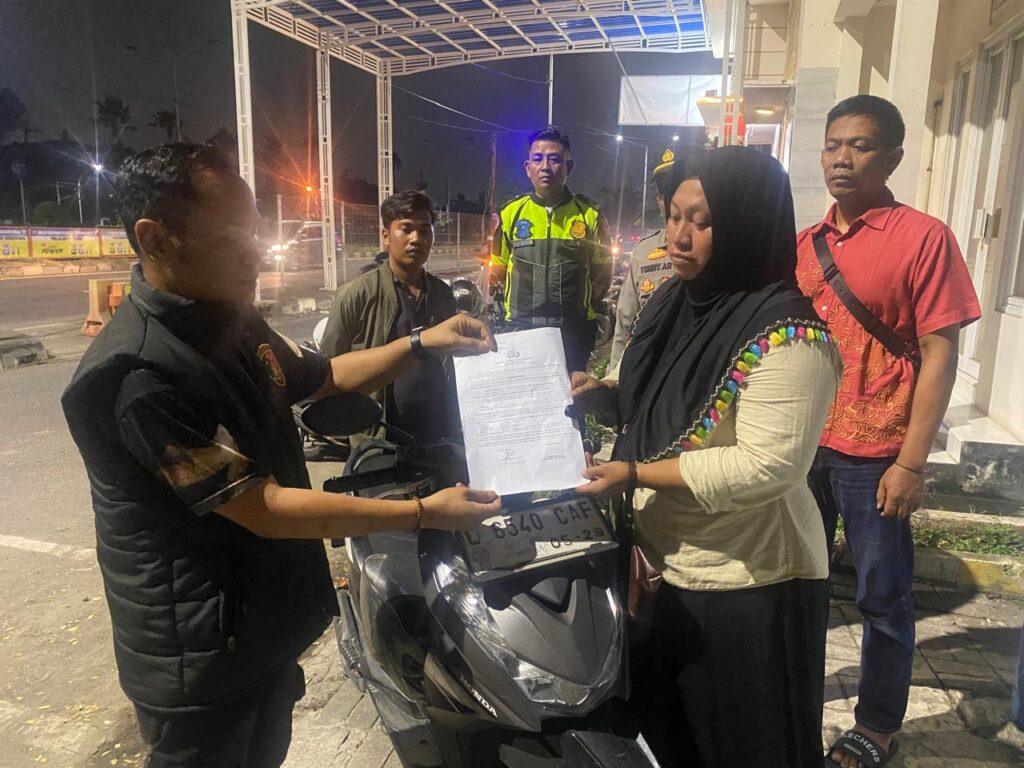 Polsek Kenjeran Kembalikan Sepeda Motor yang di laporkan Hilang Dan di Temukan di Suramadu.