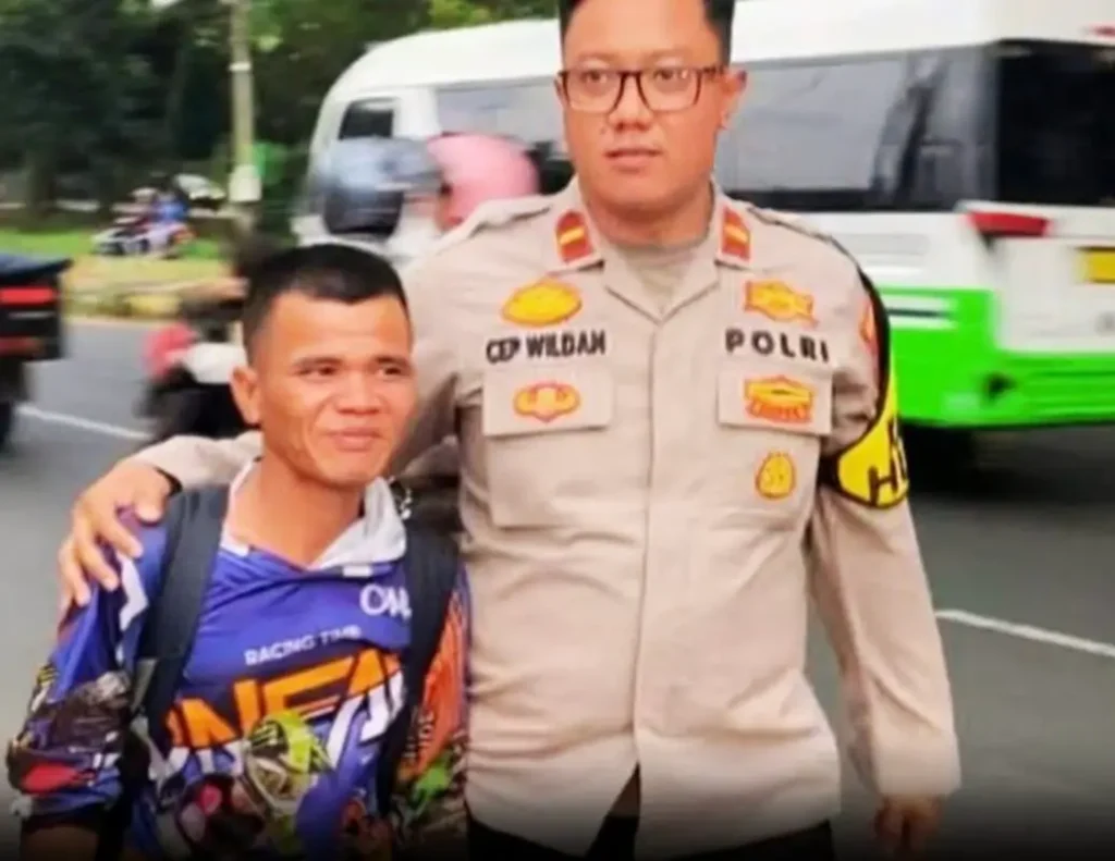 Langkah Tak Pernah Padam: Perjuangan Arifin Menembus Pantura Demi Sang Ibu