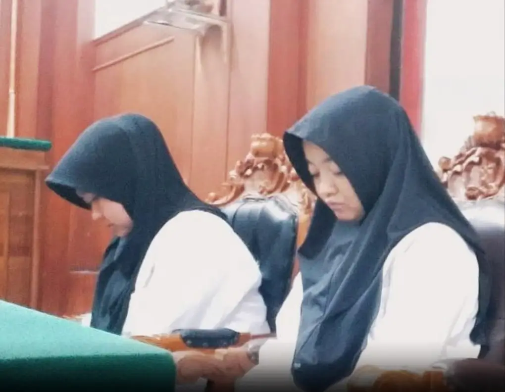 Dua Karyawan Toko Emas di Pasar Atom Surabaya Gelapkan Ratusan Gram Emas, Kerugian Capai Rp2,3 Miliar