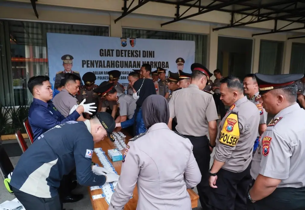 Wujudkan Zero Narkoba Polres Jember Test Urine Mendadak Bagi Para Perwira