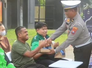 Polres Probolinggo Buka Layanan Samsat dan Sim Keliling Sambil Berbagi Takjil
