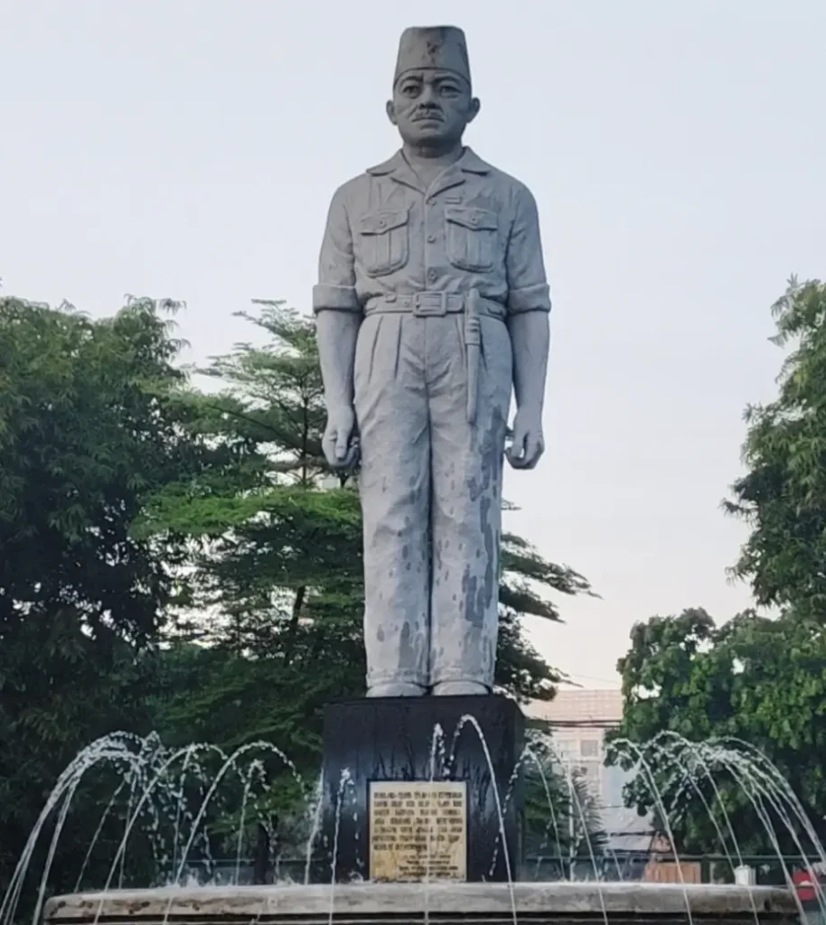 Monumen Gubernur Suryo, Saksi Sejarah di Jantung Kota Surabaya
