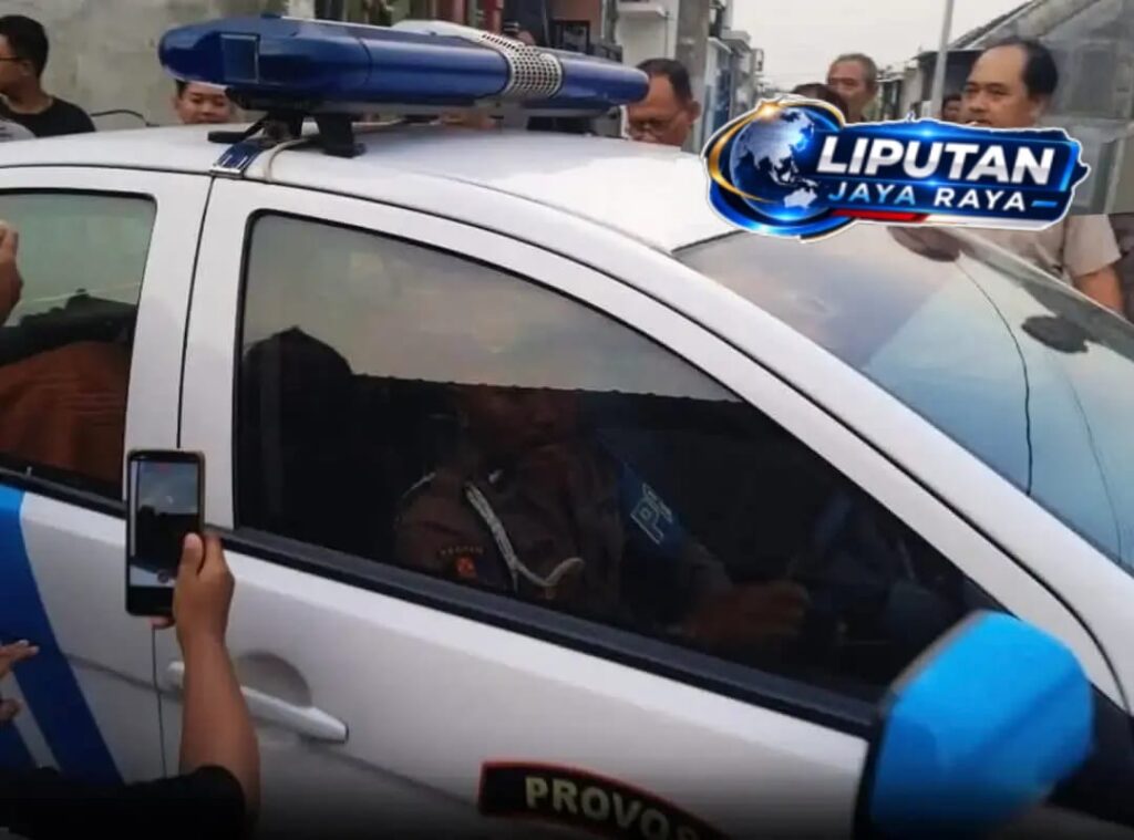 Oknum Polisi dan ASN Digerebek Warga di Nganjuk, Mobil Dirusak Massa