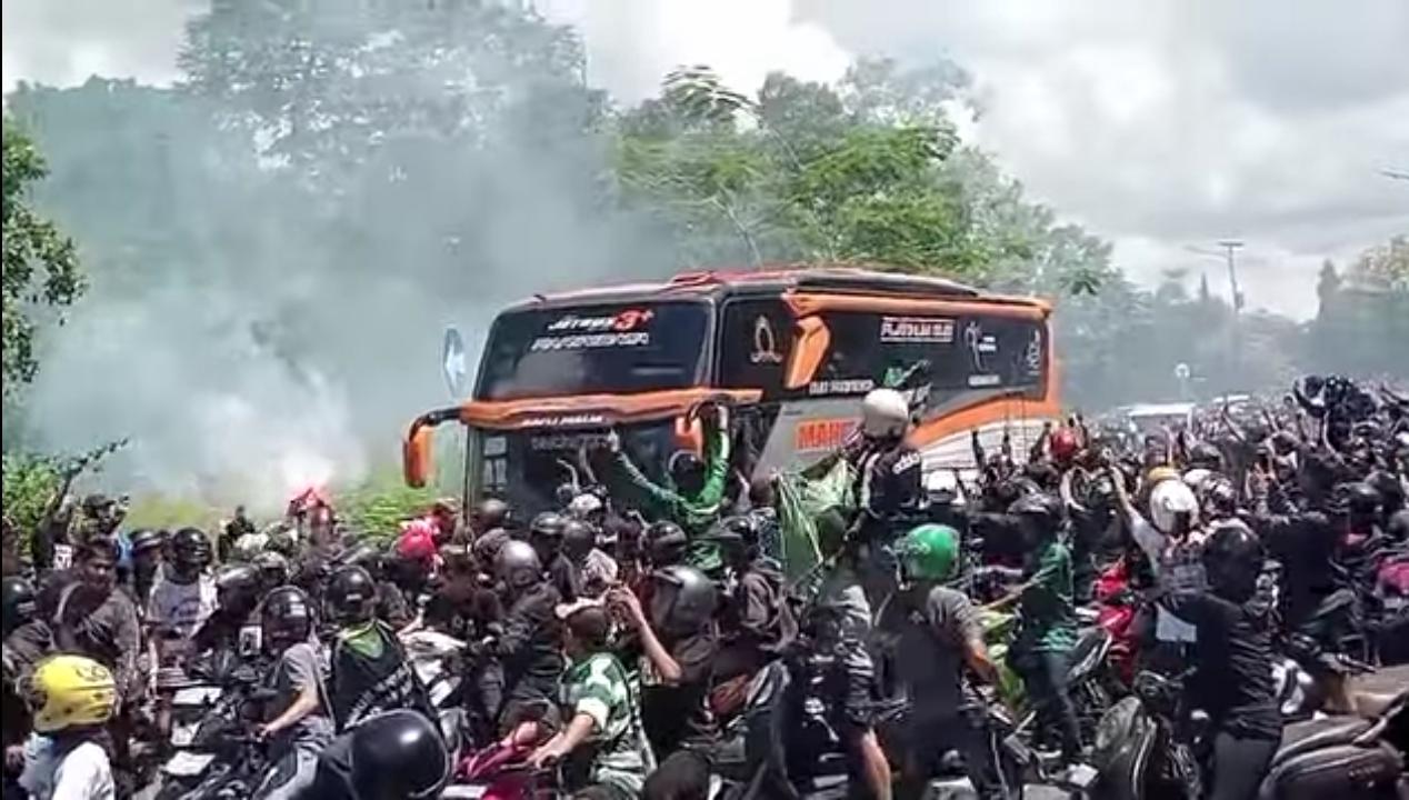 Euforia Hijau Membara! Bonek Bonita Sambut Heroik Kemenangan Persebaya Surabaya Atas Arema FC