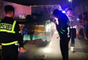 Ibu dan Balita Tewas dalam Kecelakaan Maut di Ngoro Jombang, Motor Tabrak Truk Parkir