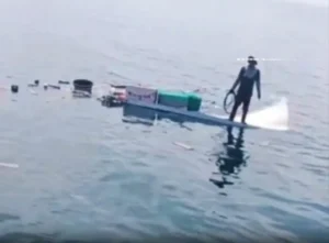 Perahu Mogok Ditabrak Kapal Penumpang di Perairan Giliraja, Seluruh Korban Selamat