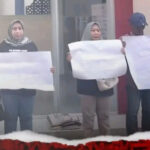 Aksi Diam di Gate 13, Keluarga Korban Kanjuruhan Tolak Laga Arema FC vs Persebaya Digelar