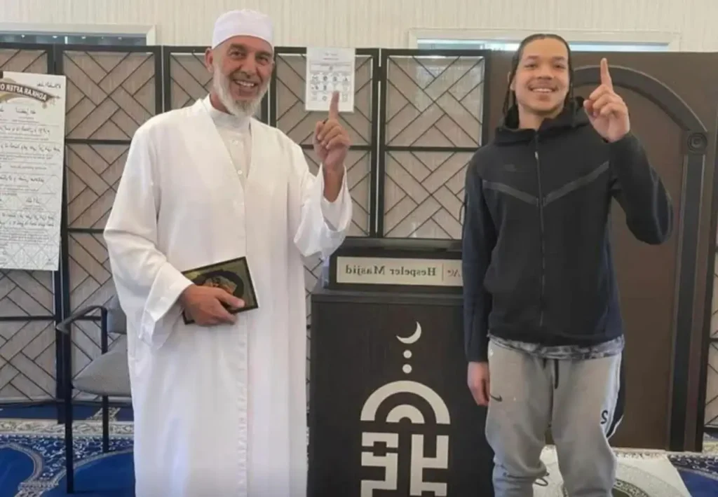 Pemuda Asal Kanada Resmi Masuk Islam di Masjid MAC Hespeler, Momen Haru Penuh Makna
