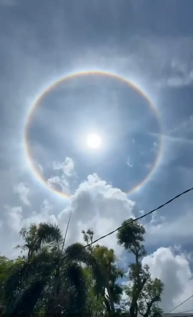 Langka dan Indah, Cincin Pelangi Hiasi Langit Sampang Hari Ini