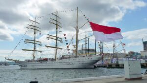 KRI Bima Suci Tinggalkan Shanghai, Taruna AAL Lanjutkan Misi Diplomasi ke Busan