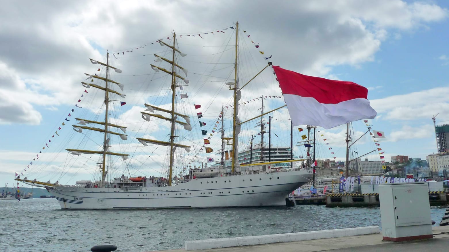 KRI Bima Suci Tinggalkan Shanghai, Taruna AAL Lanjutkan Misi Diplomasi ke Busan