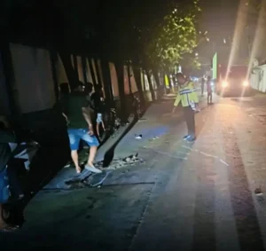 Tragis, Pemotor Tewas Di Tempat Usai Tabrakan Maut Dengan Truk Di Jalan Mayjend Sungkono Gresik
