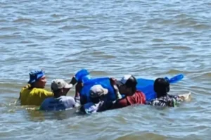Gegerkan Warga Pesisir Nguling, Mayat Perempuan Tanpa Identitas Ditemukan Mengambang Di Laut Pasuruan