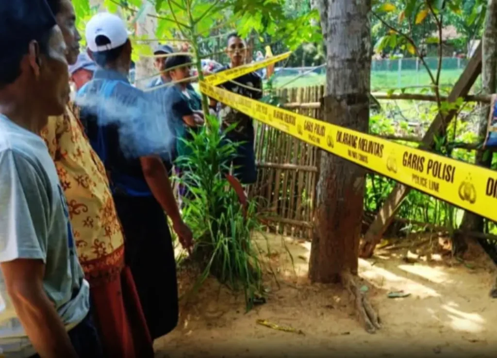 Pemuda di Sampang Ditemukan Tewas Tergantung di Pohon, Polisi Lakukan Penyelidikan