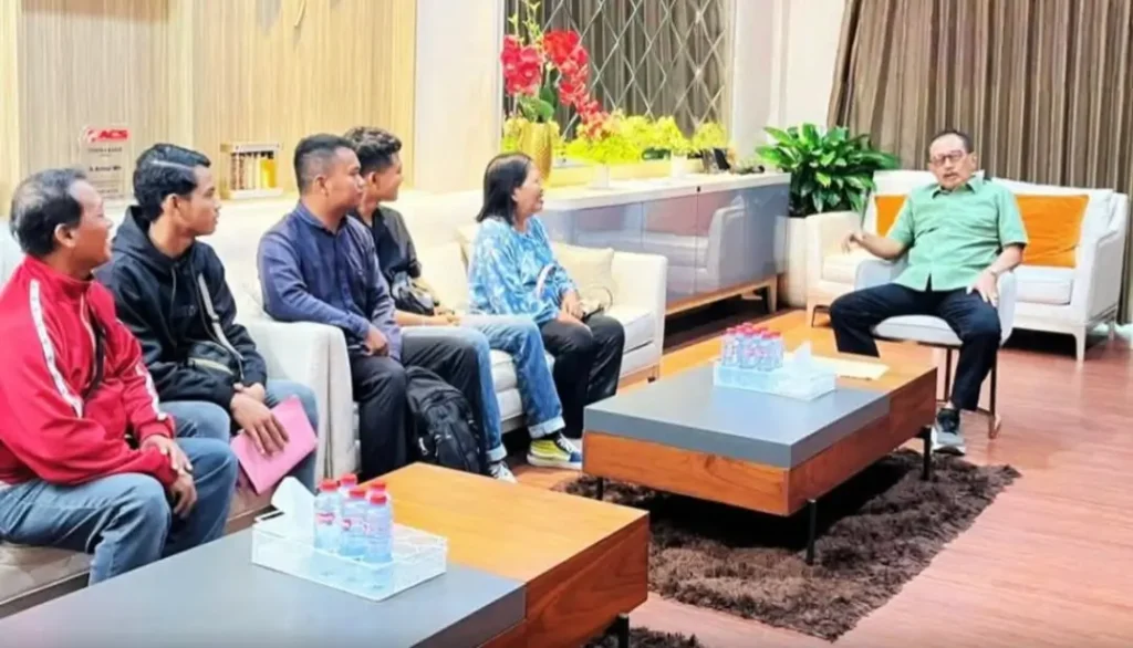 Dugaan Penipuan Lowongan Kerja Mantan Camat Pakal Belum Temui Titik Terang, Korban Ancam Lapor Polisi