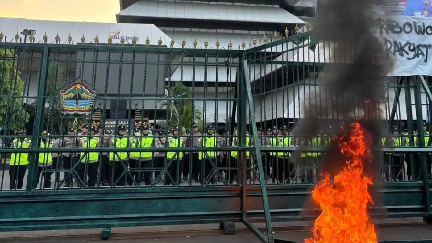 Ribuan Mahasiswa Semarang Demo, Suarakan Panca Tuntutan Rakyat kepada Pemerintah