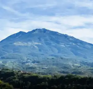 Menjelang Malam 1 Suro, Gunung Lawu Diprediksi Dipadati Ribuan Peziarah; Petugas Imbau Utamakan Keselamatan