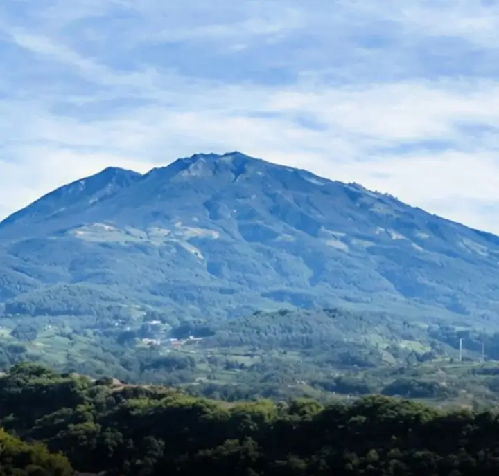 Menjelang Malam 1 Suro, Gunung Lawu Diprediksi Dipadati Ribuan Peziarah; Petugas Imbau Utamakan Keselamatan