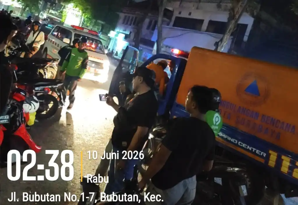 Tabrak Lari di Persimpangan Surabaya, Pengendara Motor Luka Serius Ditabrak Mobil Berkecepatan Tinggi