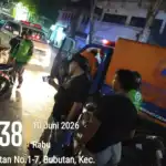 Tabrak Lari di Persimpangan Surabaya, Pengendara Motor Luka Serius Ditabrak Mobil Berkecepatan Tinggi