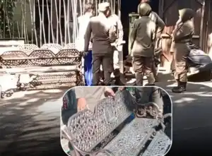 Dua Kursi Diduga Aset Pemkot Surabaya Ditemukan di Lapak Rongsokan