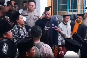 Massa Datangi Kantor PCM Muhammadiyah Karang Penang, Isu Dugaan Pelaporan Tokoh NU Berujung Klarifikasi
