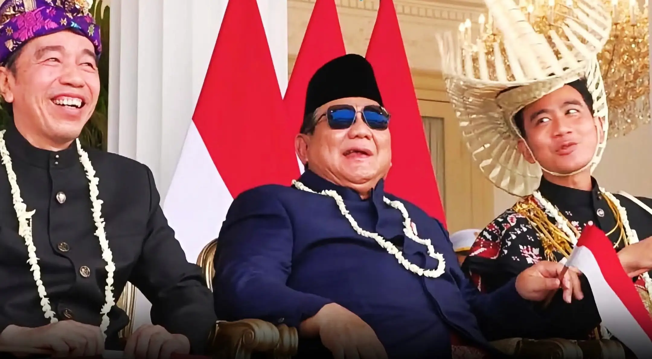 Prabowo Diapit Jokowi dan Gibran Saat Upacara HUT ke-81 RI di Istana