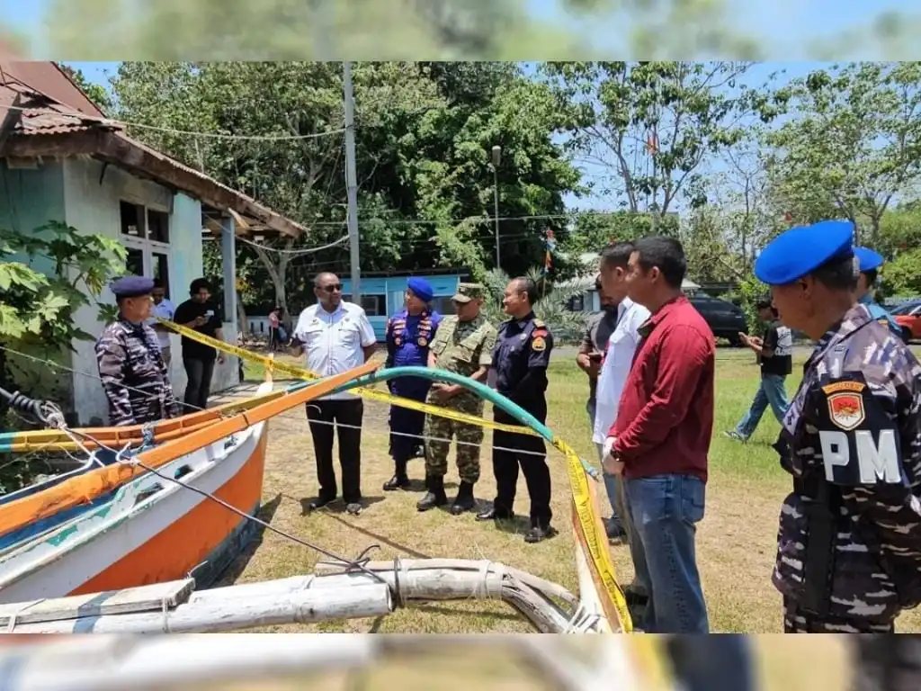 TNI AL Amankan Perahu Diduga Pelaku Pengeboman Ikan, Temukan Senjata Api Rakitan Dan 25 Paket DIduga Tembakau Sintetis
