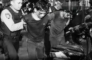 Gagal Bawa Kabur Motor, Dua Pria di Surabaya Babak Belur Dihajar Warga