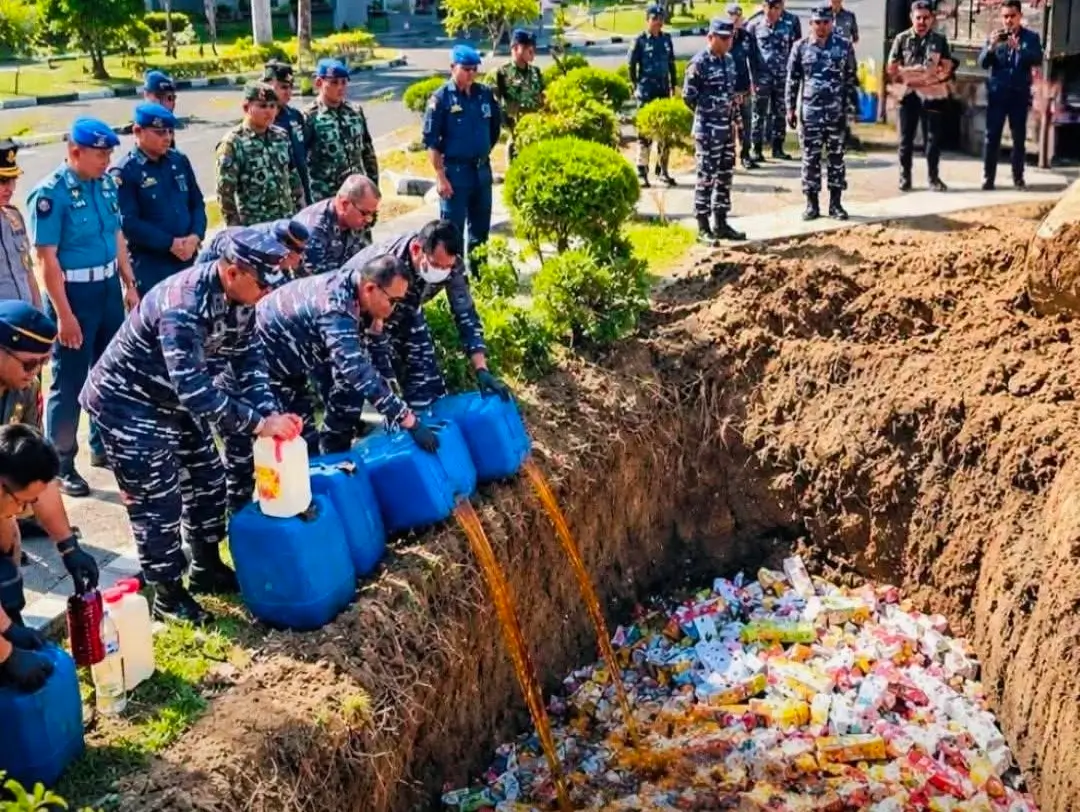 1,42 Juta Rokok Ilegal dan 9 Ton Pupuk Subsidi Dimusnahkan