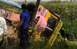 Kereta Kelinci Bawa 54 Penumpang Terguling, 2 Anak Luka Berat