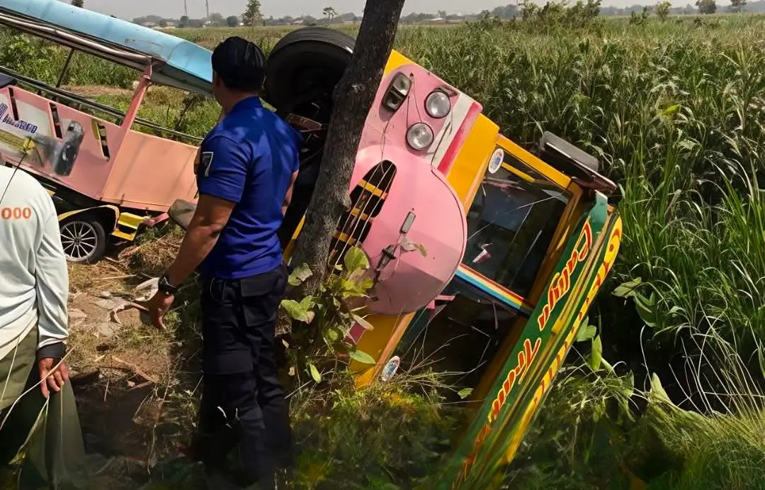 Kereta Kelinci Bawa 54 Penumpang Terguling, 2 Anak Luka Berat